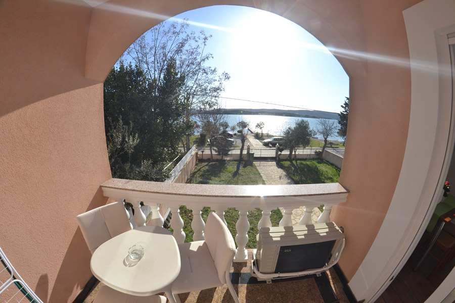 terasa s pogledom na more