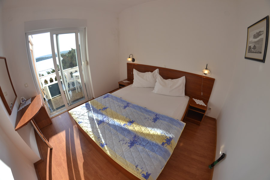 Privatni smještaj turanj prvi red do mora