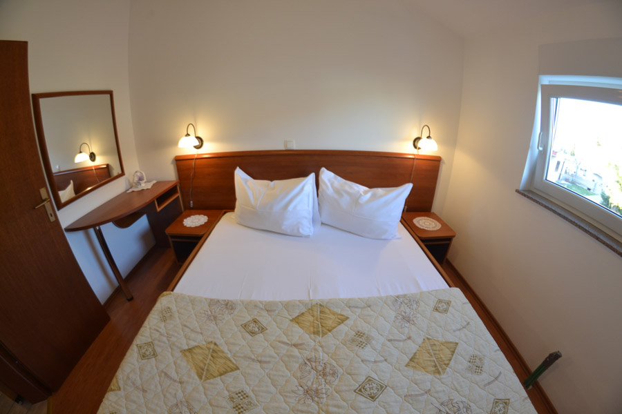 apartman za dvije osobe uz more turanj dalmacija